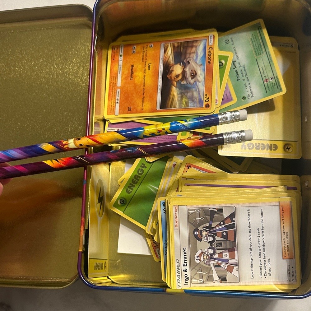 Random Pokémon cards and Trading Card Game Tin - Multicolor - Picture 6 of 6